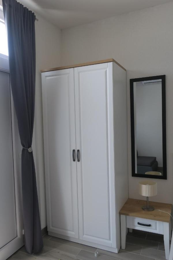 Mesic Apartment セニ エクステリア 写真