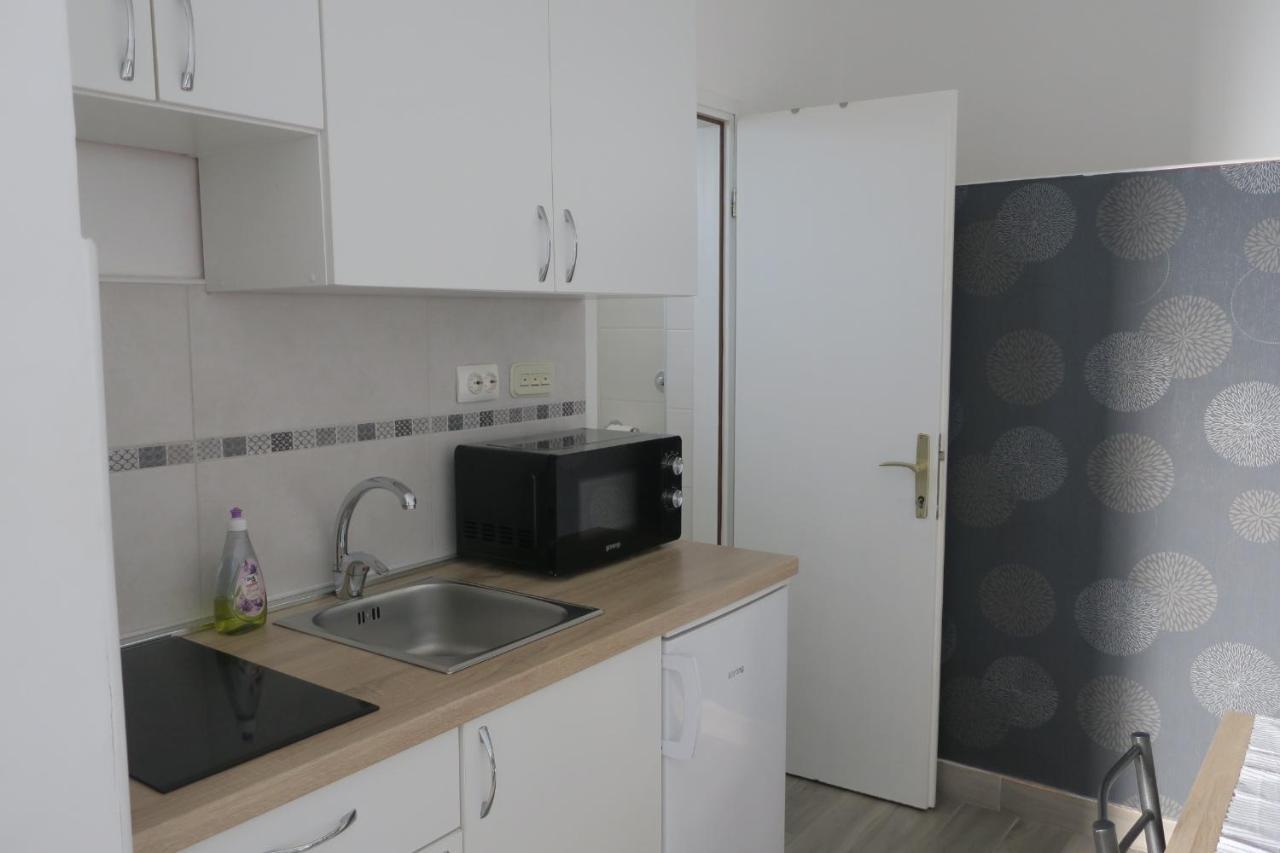 Mesic Apartment セニ エクステリア 写真