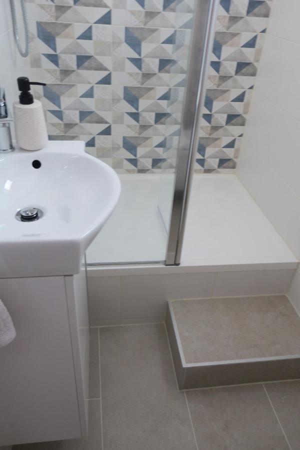 Mesic Apartment セニ エクステリア 写真