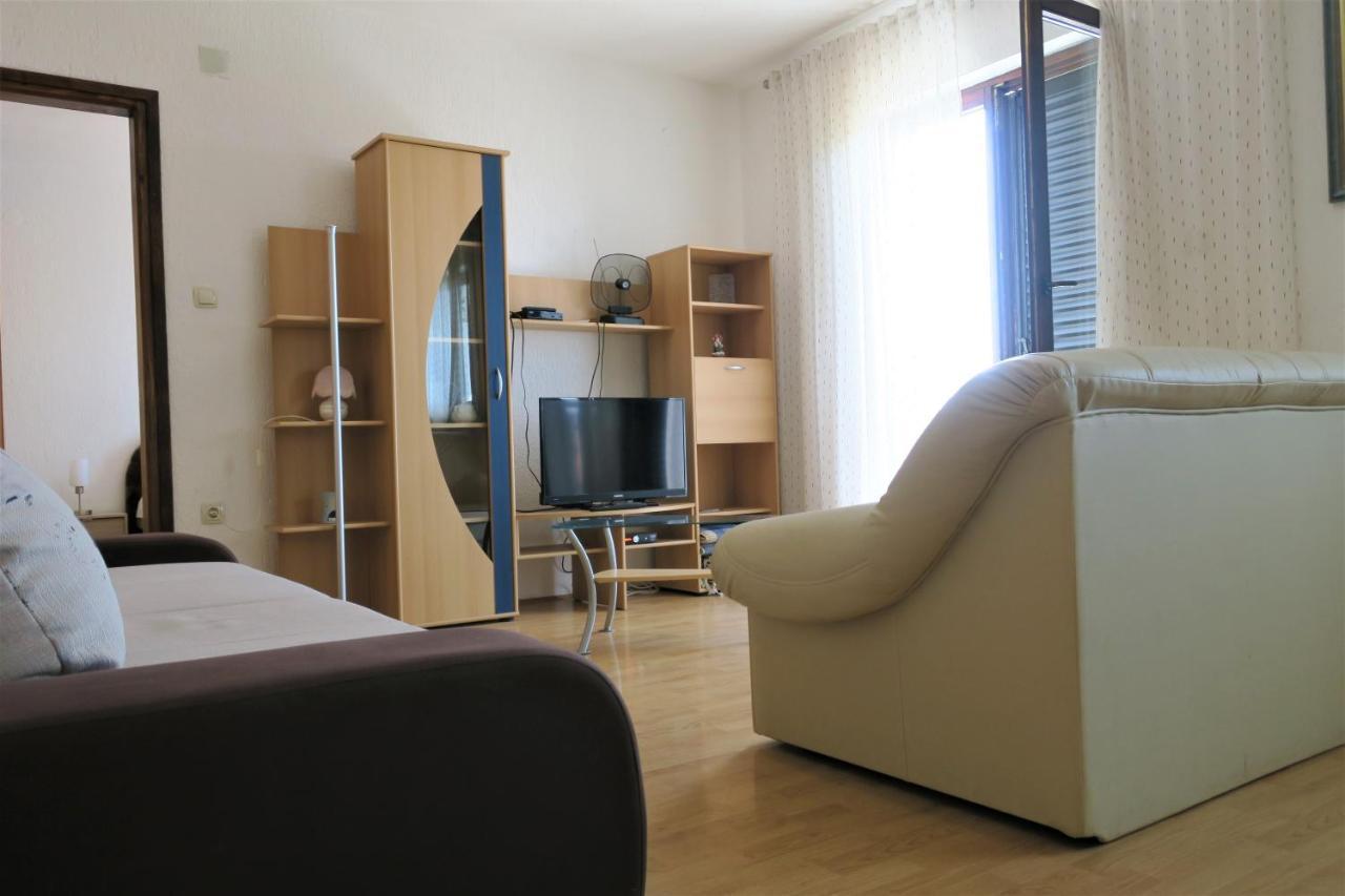 Mesic Apartment セニ エクステリア 写真