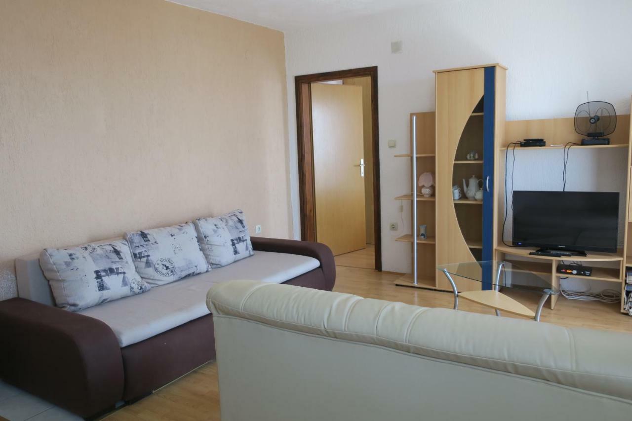 Mesic Apartment セニ エクステリア 写真